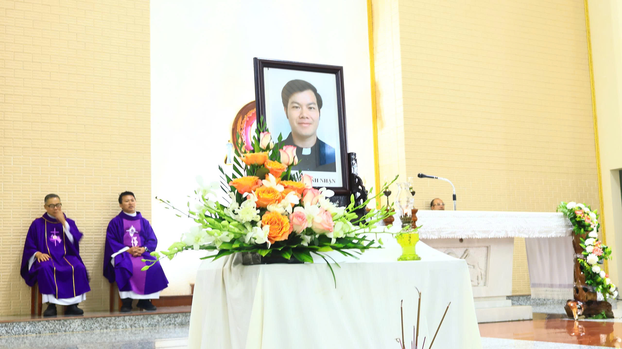 THÁNH LỄ GIỖ 05 NĂM THẦY GIUSE LÊ ĐÌNH NHẬN, NGƯỜI ANH EM TU ĐOÀN ANH EM BÁC ÁI CHÚA KITÔ TÔI TỚ