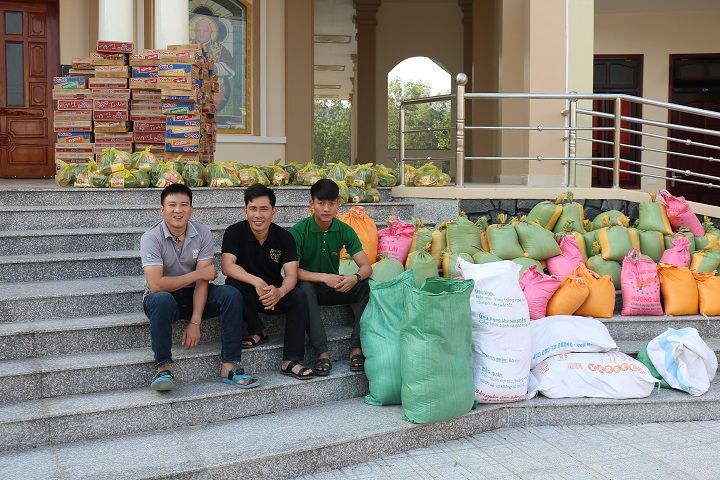  Phát Quà Tết cho người nghèo.