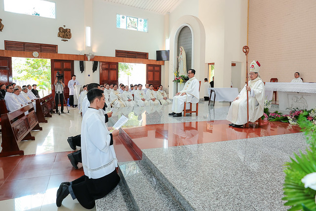 HỒNG ÂN THÁNH HIẾN TRONG TU ĐOÀN ANH EM BÁC ÁI CHÚA KITÔ TÔI TỚ